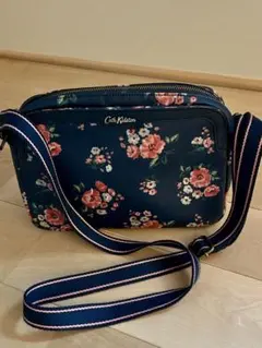Cath Kidston 花柄 ショルダーバッグ ネイビーのサムネイル