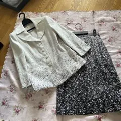 ジュン　アシダ　おしゃれなシルク混のスカートセットアップスーツ