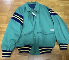 ストライプデザイン緑色ジャンパー