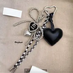 ハート　じゃらじゃらバッグチャーム　キーホルダー　キーチャーム　黒　最終値下げ！