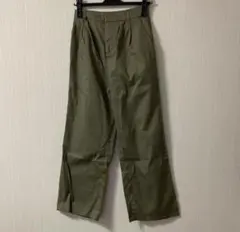 ★earth music&ecology オリーブ　ツータック　クロップドパンツ