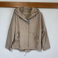 ベージュ フード付きジャケット