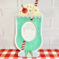 【ハンドメイド】 クリームソーダのトレカケース フェルト デコケース メロン