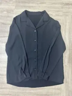 イング　黒シャツ