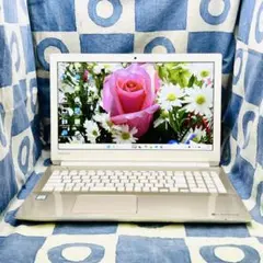 爆速SSD512&メモリ16☆i7✨美しいゴールド♪第7世代！カメラ！Win11のサムネイル