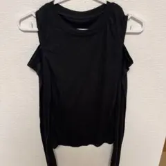 ブラック肩だしトップス