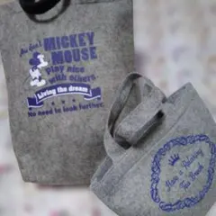 Disneyのネル素材グレー地のミッキー&ロゴがプリントのトートバック2つ