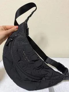 美品ケイトスペードボディーバックハートキルティング柄