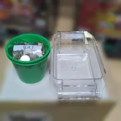 パチスロ.メダル25π.1500枚.バラ柄.メダルカップ3個＋1個計4個 - メルカリ