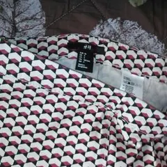 夏セール！【Ｈ＆M】新品同様ベージュにスクエア柄デザイン♪コットン98％