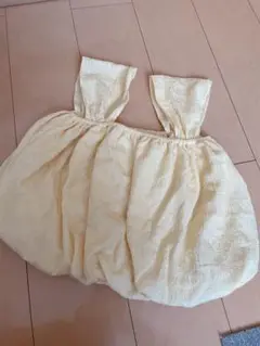 イエロー ノースリーブ バルーントップス