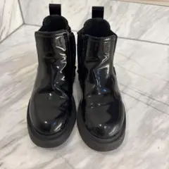 ZARA黒 光沢 サイドジッパー付きショートブーツ
