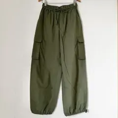 GU gu ジーユー　パンツ　カーゴパンツ　長ズボン　ズボン　カーキ　M