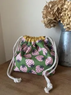 ハンドメイド　お弁当袋　いちご柄　グリーン　入園入学