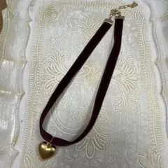 ハート型ペンダントのバーガンディチョーカー　ラドログリー