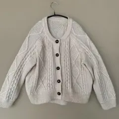 クリーム色 ケーブルニットカーディガン