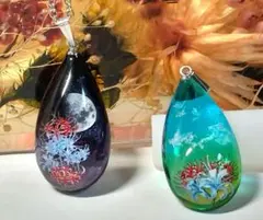 彼岸花の咲く空　月夜＆秋晴れの空　半しずく型レジンネックレス2種セット♫