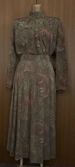 昭和レトロ　グリーン系花柄スカートセットアップ