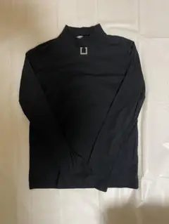 【ADRER】メタルチャームロングハイネックトップ　ブラック