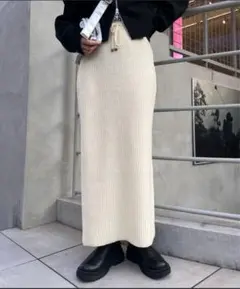 即配送　新品未使用【-3キロ見え/WEB限定】リブニットスカート