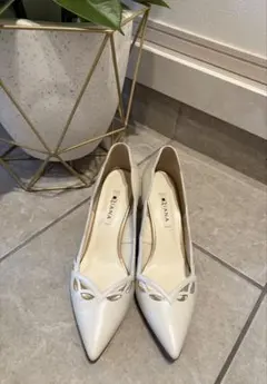 【美品】ダイアナの白いパンプス　24.5cm