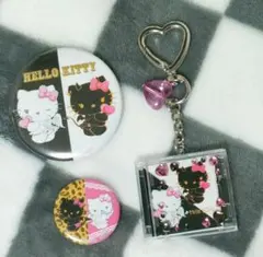 ハローキティ　天使と小悪魔　缶バッジ　シークレットCD風キーホルダー