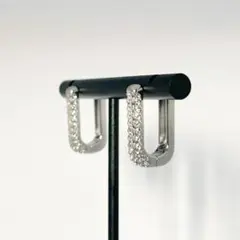 クリスタル装飾のフープピアス