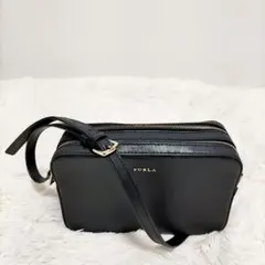 【★フルラ★】カメラバッグ■クロスボディ■レザー■リリー■ブラック