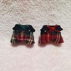 赤ちゃんお洋服　黒色フリルサロペット２着セット　チェック➄