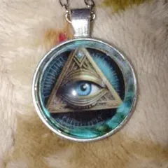目の模様の三角形ペンダントネックレス#ピラミッド目# ムーのデザイン