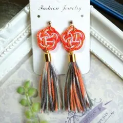 オレンジ結び目デザインタッセルピアス/イヤリング(ハンドメイド)
