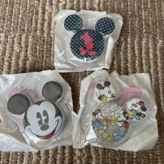UNIQLO Disney ミッキーマウス 缶バッジ 3種セットのサムネイル