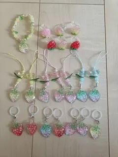 いちごモチーフ アクセサリーセット+ストラップ +指輪 (21個)