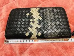 ボッテガ　レザー編み込み長財布 黒と白