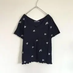 ナイスクラップ［F］大人ナチュラル◎フラワー刺繍◎メロウリブVネックカットソーのサムネイル