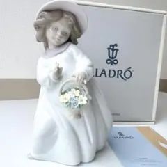 リヤドロ 「水を汲む女性」 リン台座付き LIadro/陶器/グレス/置物