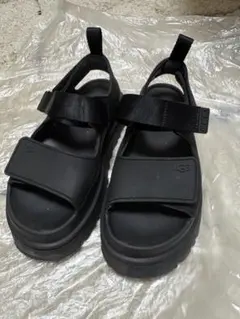 UGG 厚底 スポーツサンダル ブラックのサムネイル