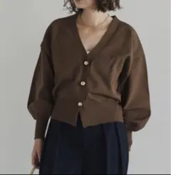ボンジュールサガン　ゴールドボタンパフロングスリーブニットカーディガン　ブラウン
