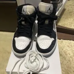 Nike WMNS Air Jordan 1 MID 23.5cm