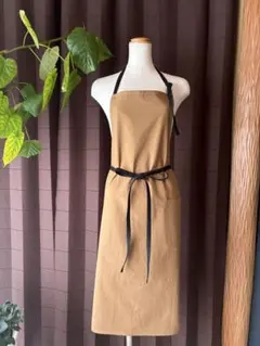 ハンドメイド　カフェエプロン　キャメル×ブラックのサムネイル