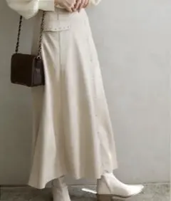 新品　高見え　大人かわいい　スエード　セミフレア　ロングスカート　ライトベージュのサムネイル