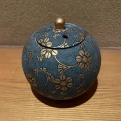 【故物・骨董】華麗なる技 二代仲田錦玉　九谷焼　茶道具 抹茶茶碗　渦打青粒唐草 楽天市場】仲田錦玉（二代目） 九谷焼香炉 渦打青粒鉄仙二重唐草