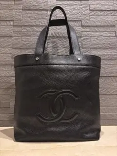 CHANEL ブラック パンチングレザー　トートバッグのサムネイル