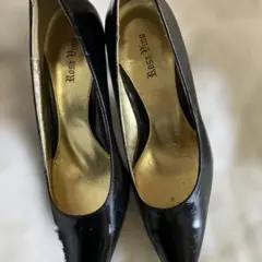 Rosadino黒エナメルハイヒール