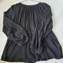 GU 黒色ボタン付きブラウス　Sサイズのサムネイル