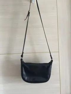 イルビゾンテ ショルダーバッグ ハーフムーン レザー ブラック 三日月