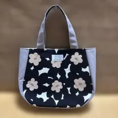 ハンドメイド　ラウンドトートバッグ 北欧風　黒い花柄
