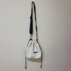 ホワイト 巾着型 ショルダーバッグ