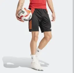 アディダス　ショートパンツ