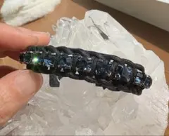 スワロフスキー：ネイビー色のクリスタル編み込みバングル